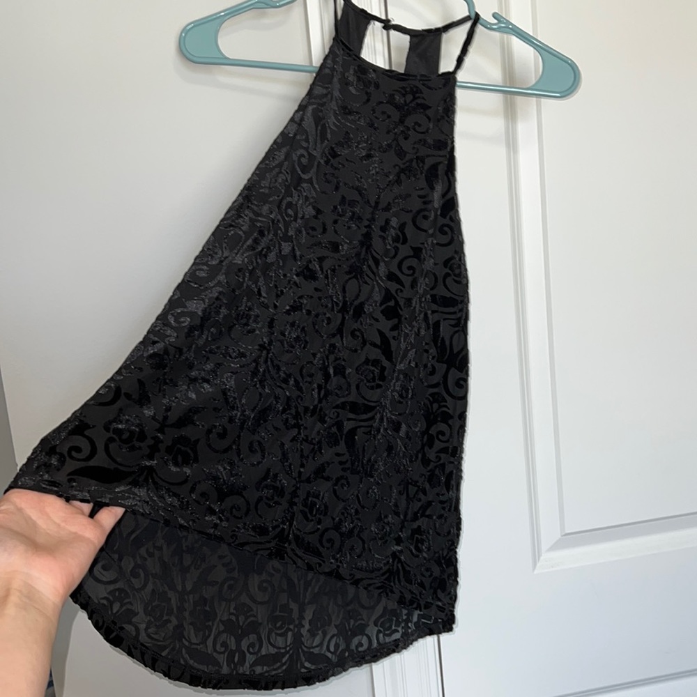 Cute, dressy black tank top from Francesca’s. Size small. Paisley print.